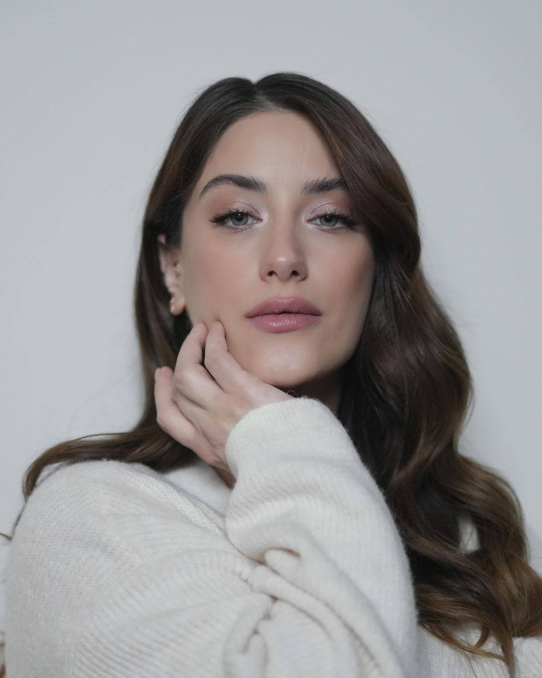 Şakir Paşa Ailesi Dizisinin Aliye Berger’i Hazal Kaya Kimdir? Boyu, Kilosu, Aslen Nereli, Kaç Yaşında, Evli mi, Kaç Çocuğu Var, Hangi Dizi ve Filmlerde Oynadı?