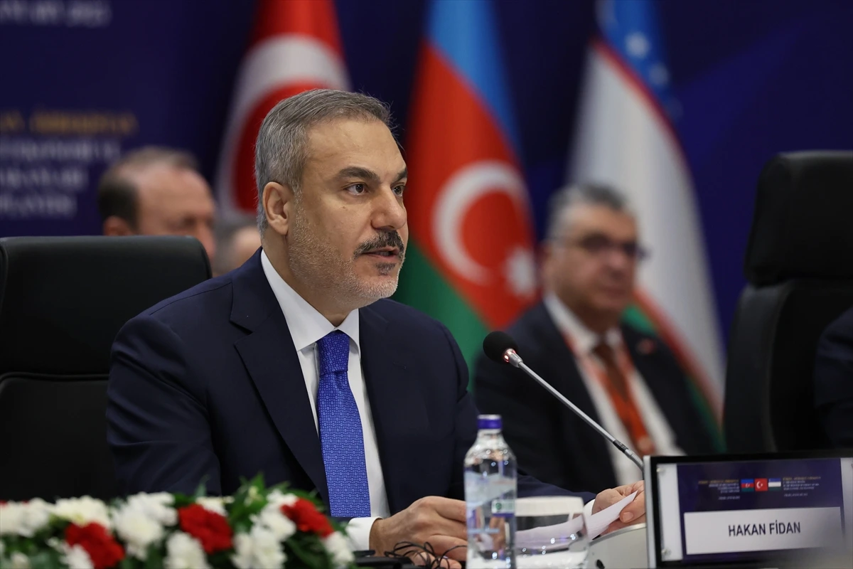Dışişleri Bakanı Hakan Fidan, Türkiye-Azerbaycan-Özbekistan Üçlü Toplantısı’nın açılış konuşmasını gerçekleştirdi.
