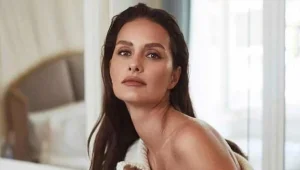 Yasemin Özilhan Kimdir? Yasemin Özilhan, Türk televizyonunun sevilen yüzlerinden biri