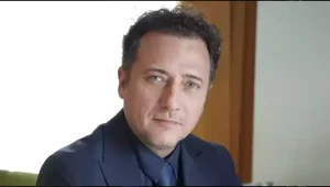 Yiğit Özşener Kimdir? Hazırlıkları tamamlanan Mira dizisinin çekimleri nihayet başlıyor.