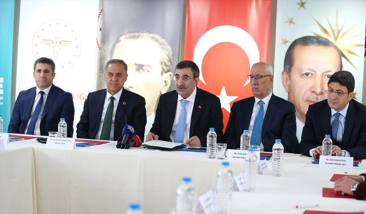 Cumhurbaşkanı Yardımcısı Cevdet Yılmaz, bir dizi ziyaret için geldiği Bingöl’de,
