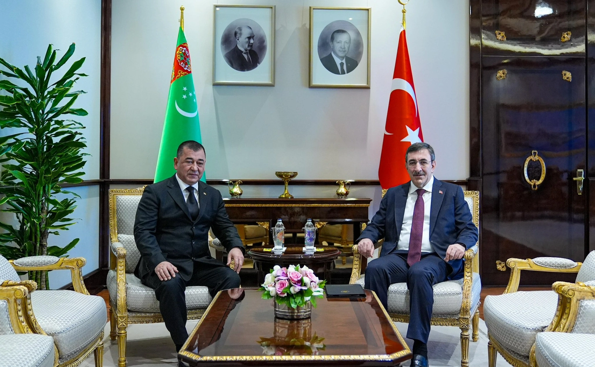 Cumhurbaşkanı Yardımcısı Cevdet Yılmaz, Türkmenistan Bakanlar Kurulu Başkan Yardımcısı Nökergulı