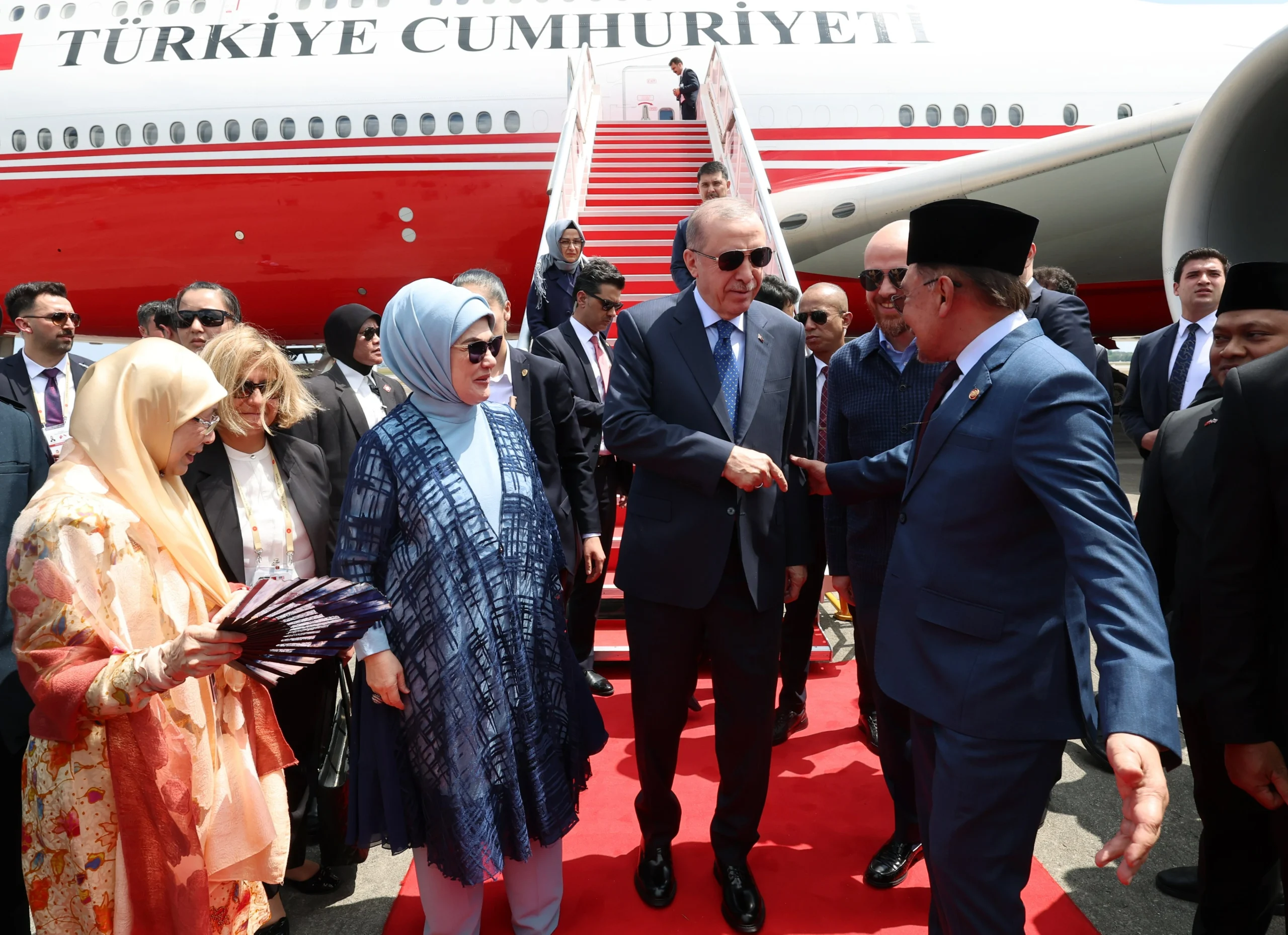 Cumhurbaşkanı Erdoğan, Asya turunda ilk durak olan Malezya’ya gitti. Cumhurbaşkanı