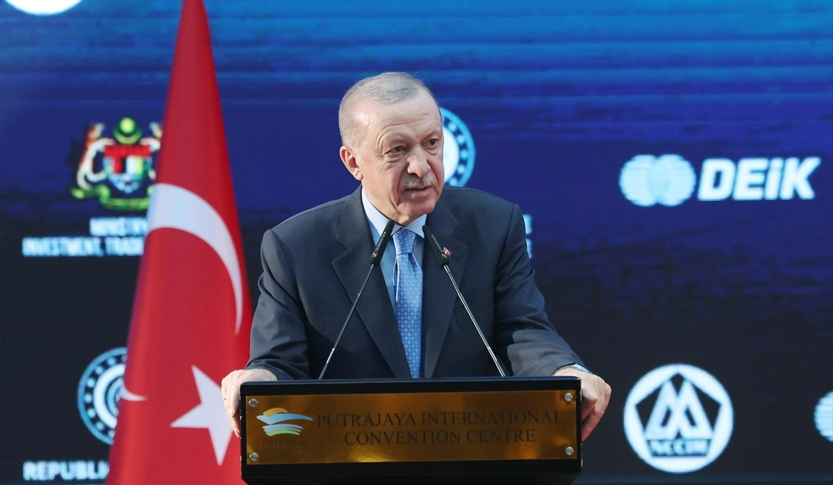 Cumhurbaşkanı Recep Tayyip Erdoğan, Kuala Lumpur’da “Türkiye-Malezya İş Forumu“nda konuştu.