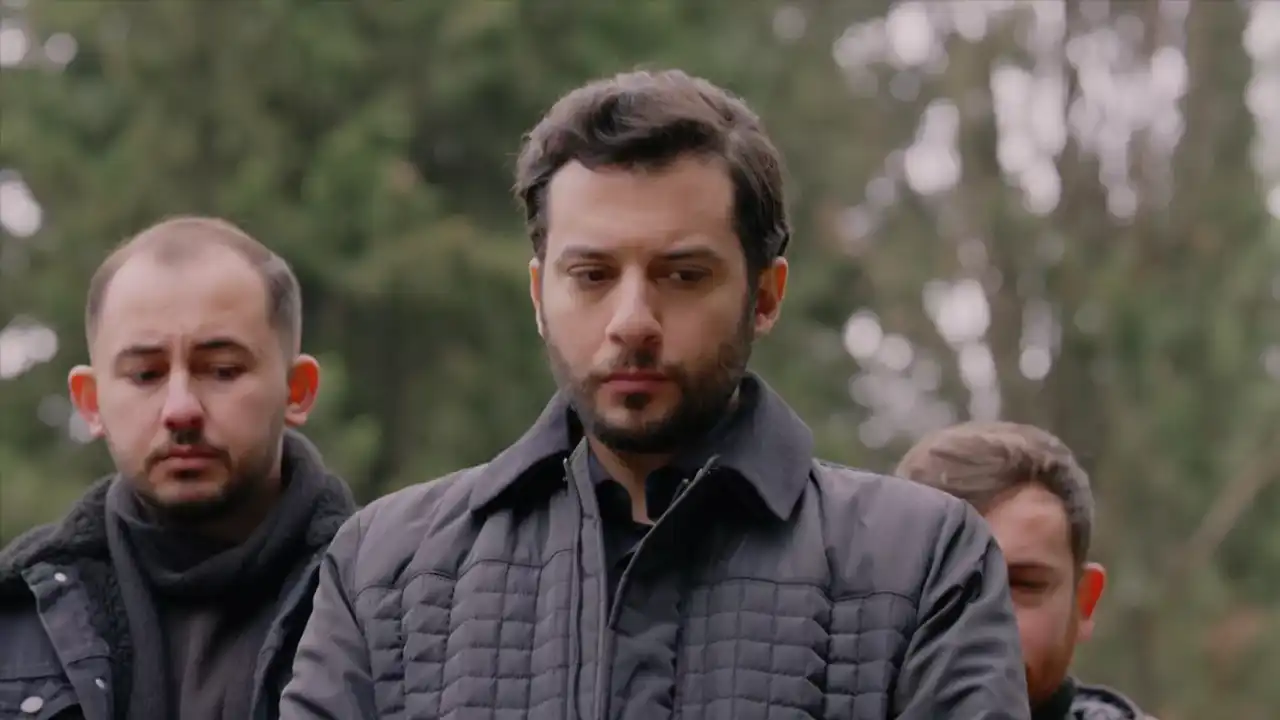 Piyasa dizisi Adar kimdir