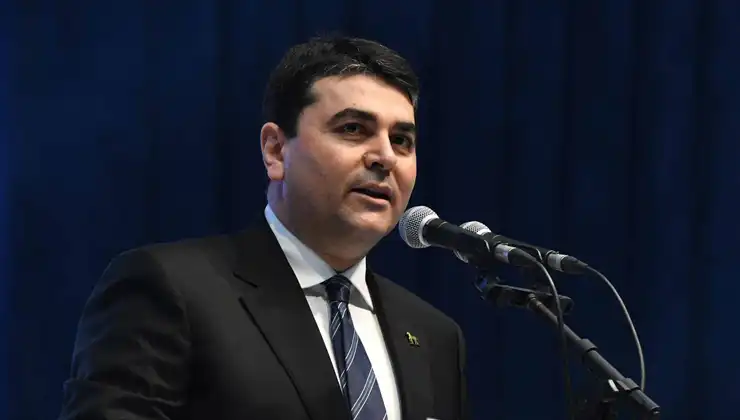 Gültekin Uysal kimdir? Türkiye siyasetinin önemli isimlerinden biri olan Gültekin
