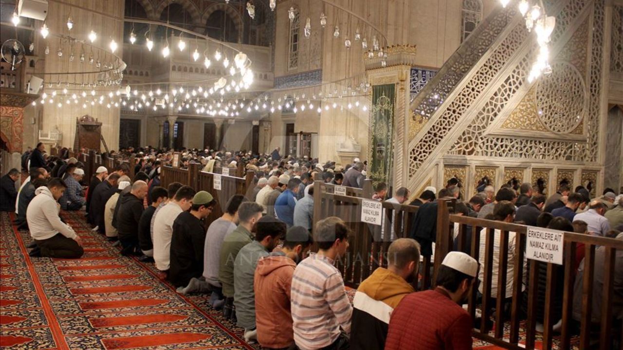 İlk Teravih Namazı Hangi Tarihte Kılınacak? 2025 Teravih Namazı Saat Kaçta Kılınacak?