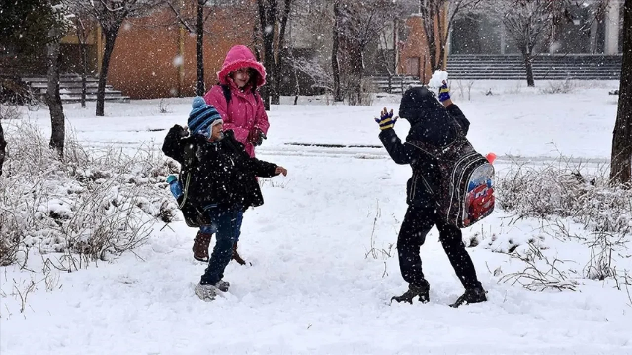 İstanbul'da 10 Şubat'ta Okullar Tatil Edilecek Mi? Resmi Açıklamalar ve Hava Durumu!