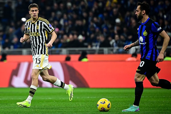 Kenan Yıldız ve Hakan Çalhanoğlu Karşı Karşıya Geliyor! Juventus - Inter Maçı Canlı Şifresiz Nereden İzlenir?