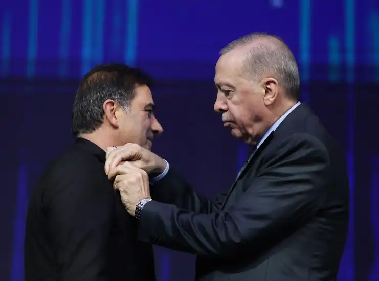 Rozetlerini Erdoğan taktı: AK Parti'ye 3 milletvekili katıldı