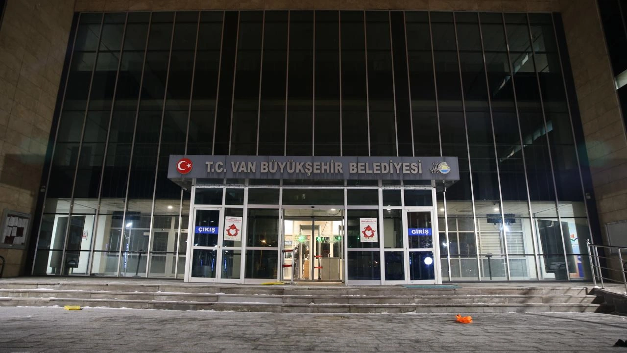 İçişleri Bakanlığı’ndan yapılan yazılı açıklamada, Van Büyükşehir Belediye Başkanı Abdullah