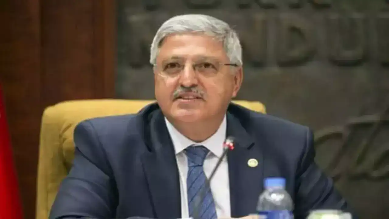 Vedat Demiröz kimdir