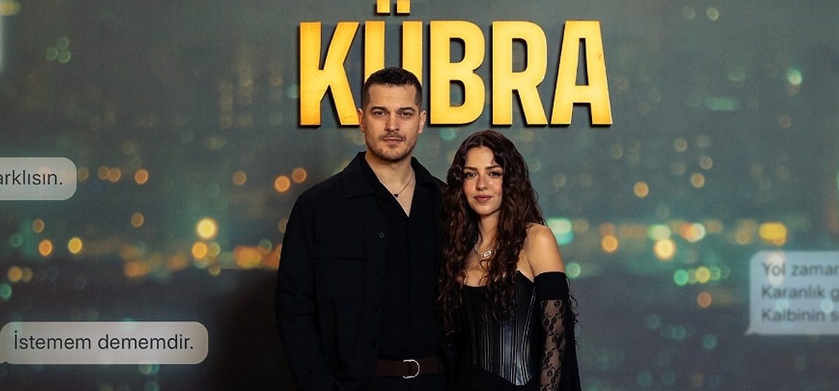 Aslıhan Malbora, Paris Moda Haftası’ndan dönerken havalimanında muhabirlerin sorularını yanıtladı.