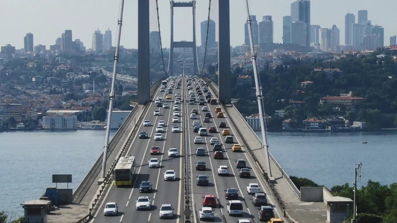 Bayramda otoyollar ücretsiz mi 2025