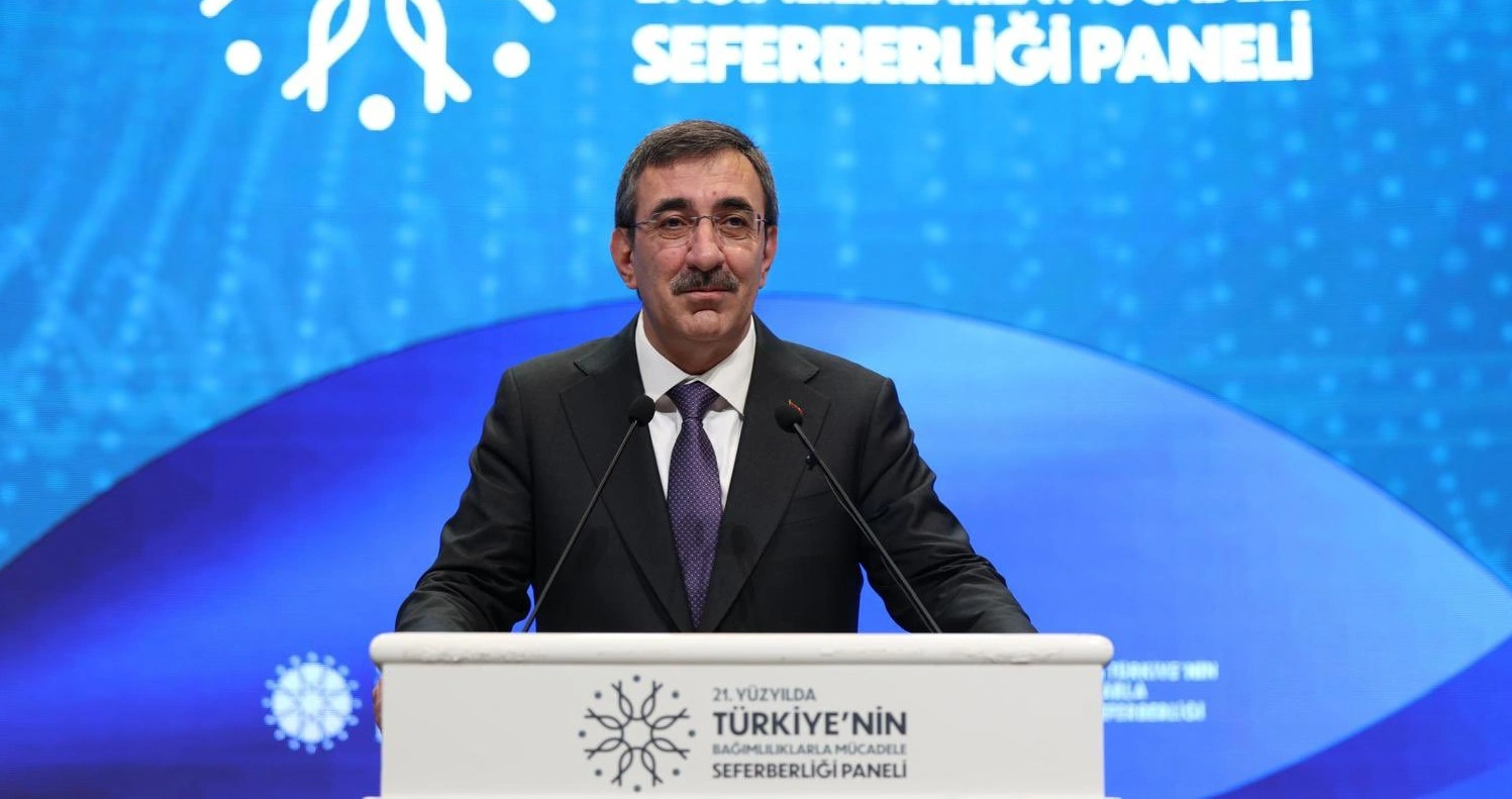 Cumhurbaşkanı Yardımcısı Cevdet Yılmaz, canlı yayınında gündeme ilişkin açıklamalarda bulundu,