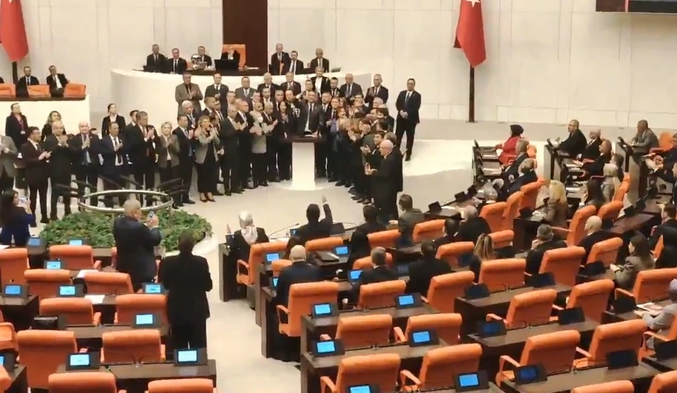 İBB Başkanı Ekrem İmamoğlu, terör ve yolsuzluk operasyonu kapsamında ‘suç