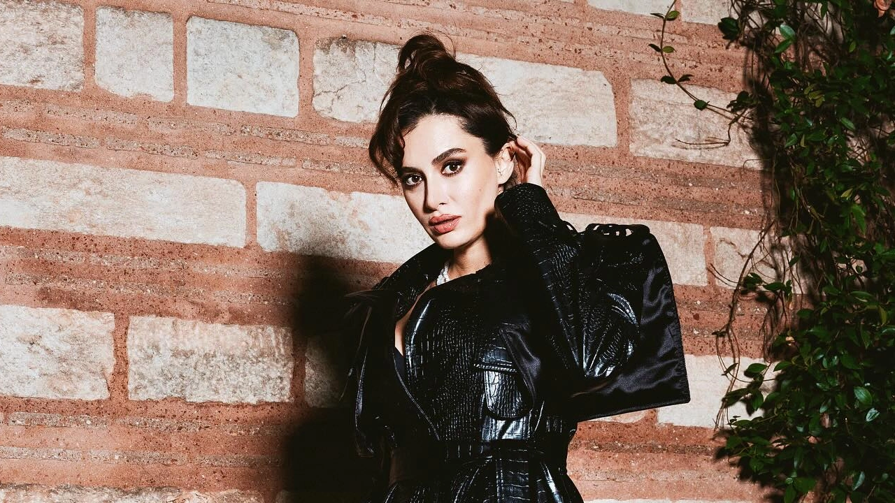 Hande Doğandemir kimdir