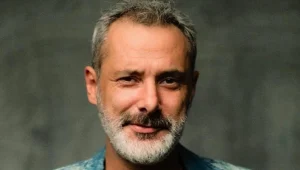 Kamil Güler, uzun yıllardır ekranlarda gördüğümüz deneyimli bir oyuncudur. Son