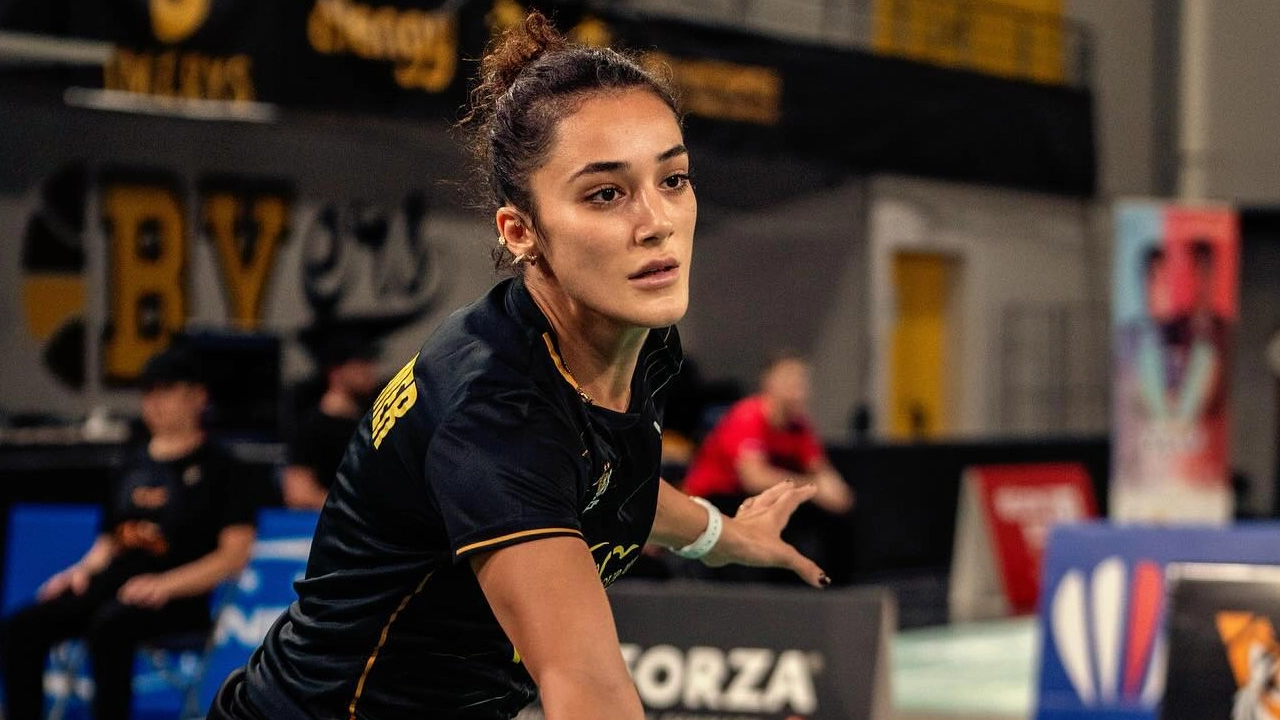 Neslihan Arın kimdir