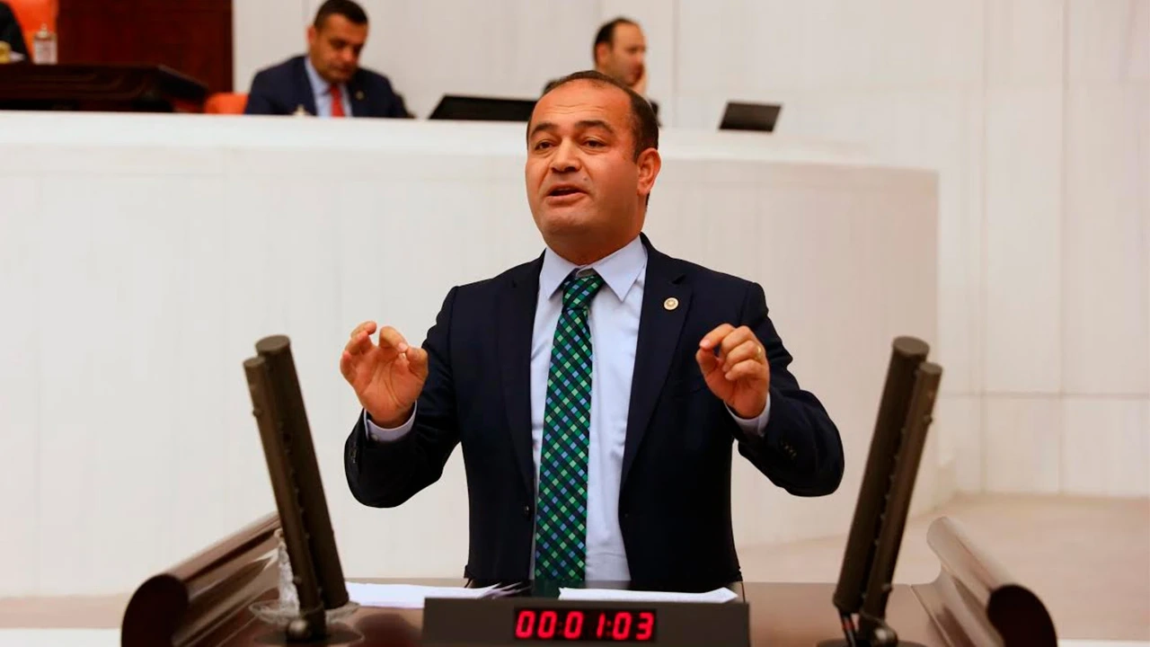 Özgür Karabat kimdir