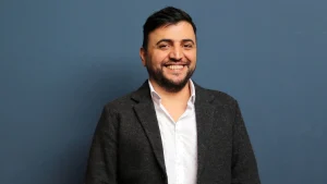 Bir süredir mide kanseriyle mücadele eden ünlü oyuncu Şinasi Yurtsever,