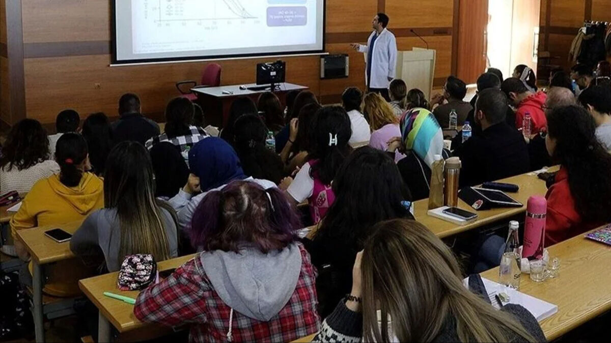 Üniversiteler De İdari İzinde Mi, Tatil Mi? Bayramda Üniversiteler 9 Gün Tatil Mi?