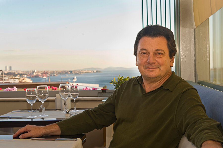 Vedat Milör Kimdir, Kaç Yaşında? Aslen Nereli, Evli Mi, Mesleği Nedir, Ne İş Yapıyor? İşte Vedat Milör'ün Hayatı ve Biyografisi