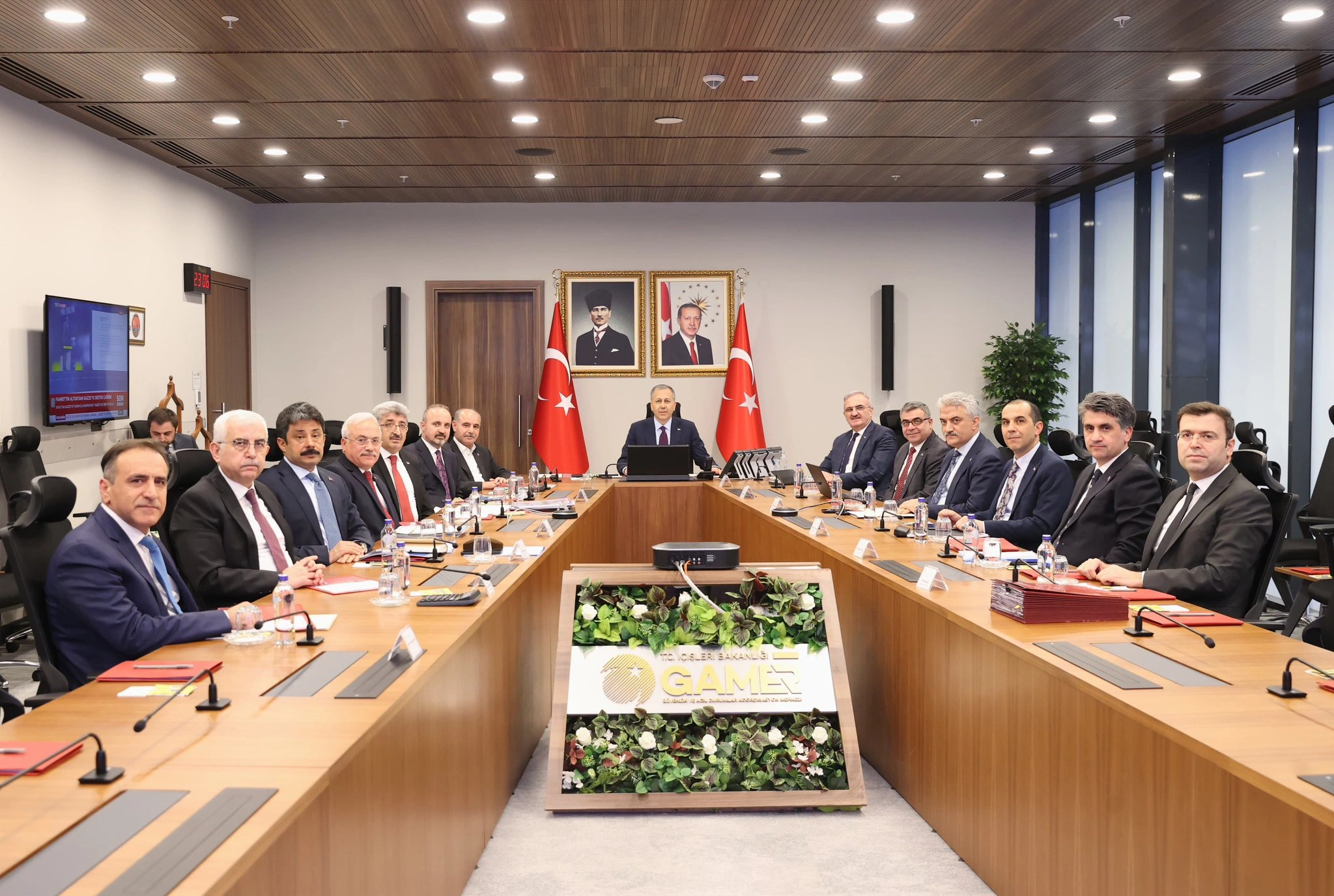 İçişleri Bakanı Yerlikaya sosyal medya hesabı üzerinden sahipsiz hayvanlarla ilgili
