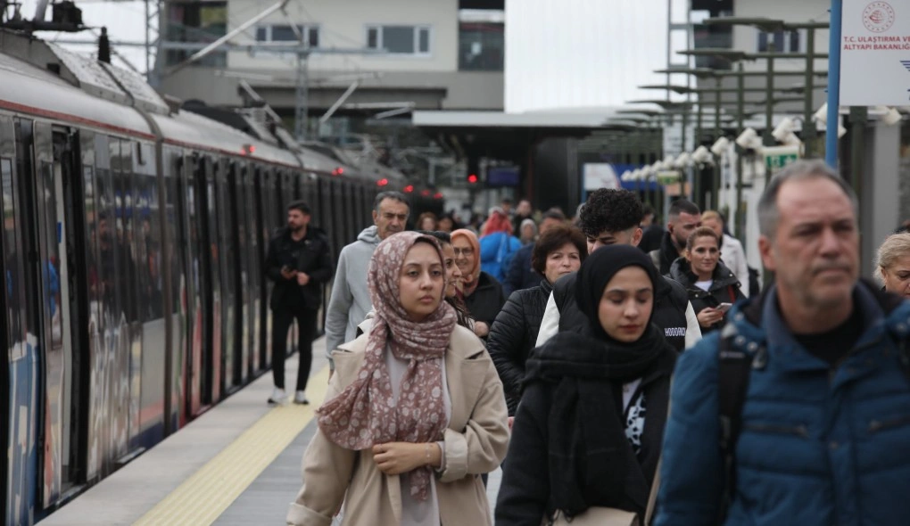 Ulaştırma ve Altyapı Bakanı Abdulkadir Uraloğlu, yazılı açıklamasında, 1 Mayıs