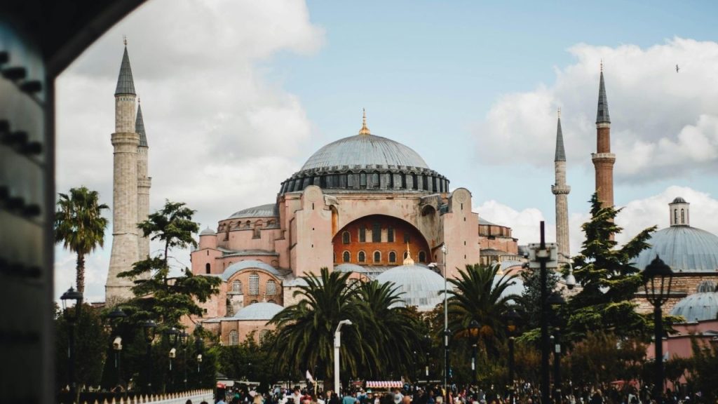 1500 Yıldır Dimdik Ayakta! Ayasofya Hangi Tarihi Depremleri Hasarsız Atlattı? Mimari Sırrı Ne?