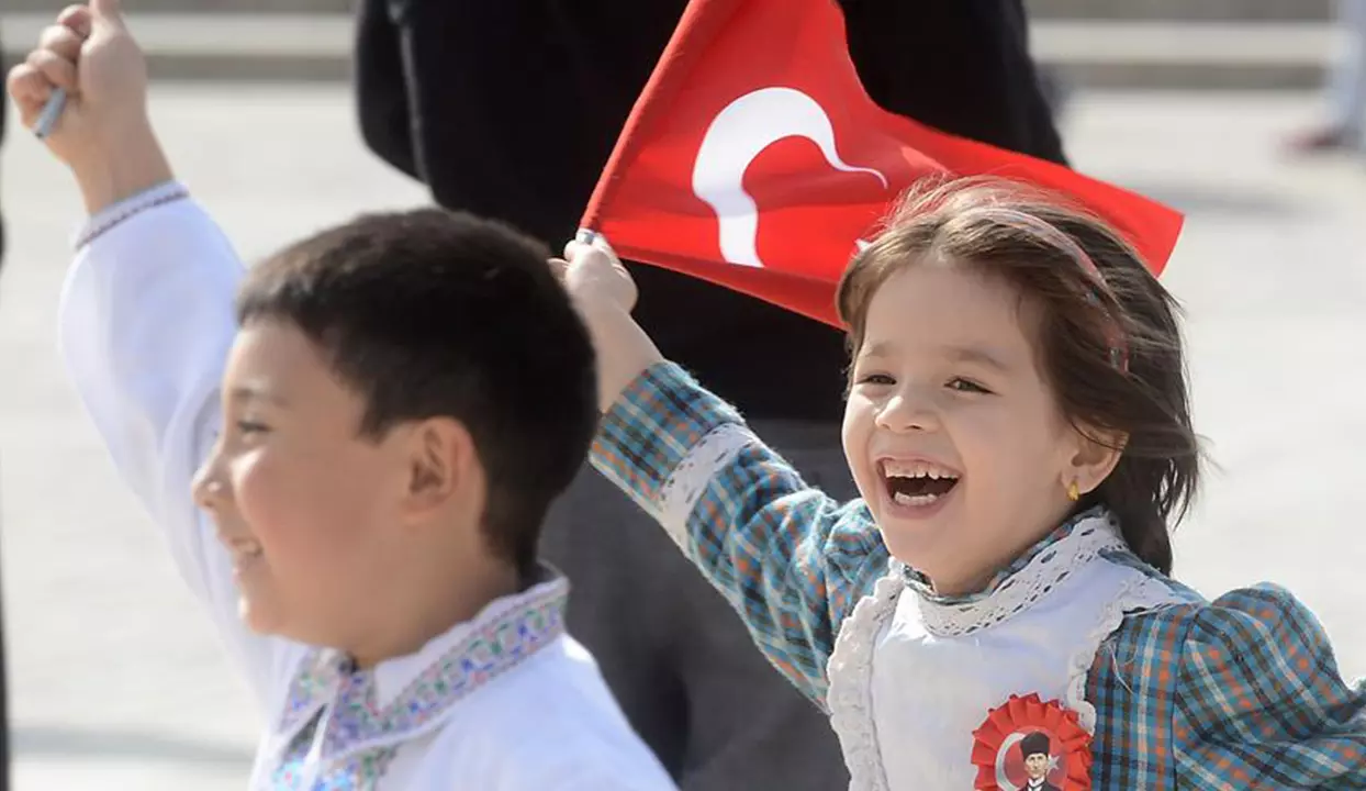 22 Nisan 2025 Okullar Tatil Mi, Yarım Gün Mü? 23 Nisan Resmi Tatil Mi, Kaç Gün?
