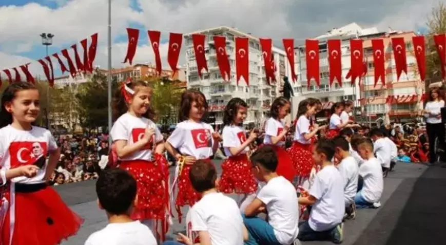 24 Nisan 2025 Tatil Mi? Yarım Gün Mü? Kaç Gün Tatil Olacak?
