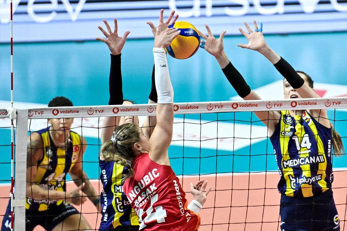 Sultanlar Ligi play-off 1-4 turu ikinci maçında ezeli rakipler Fenerbahçe