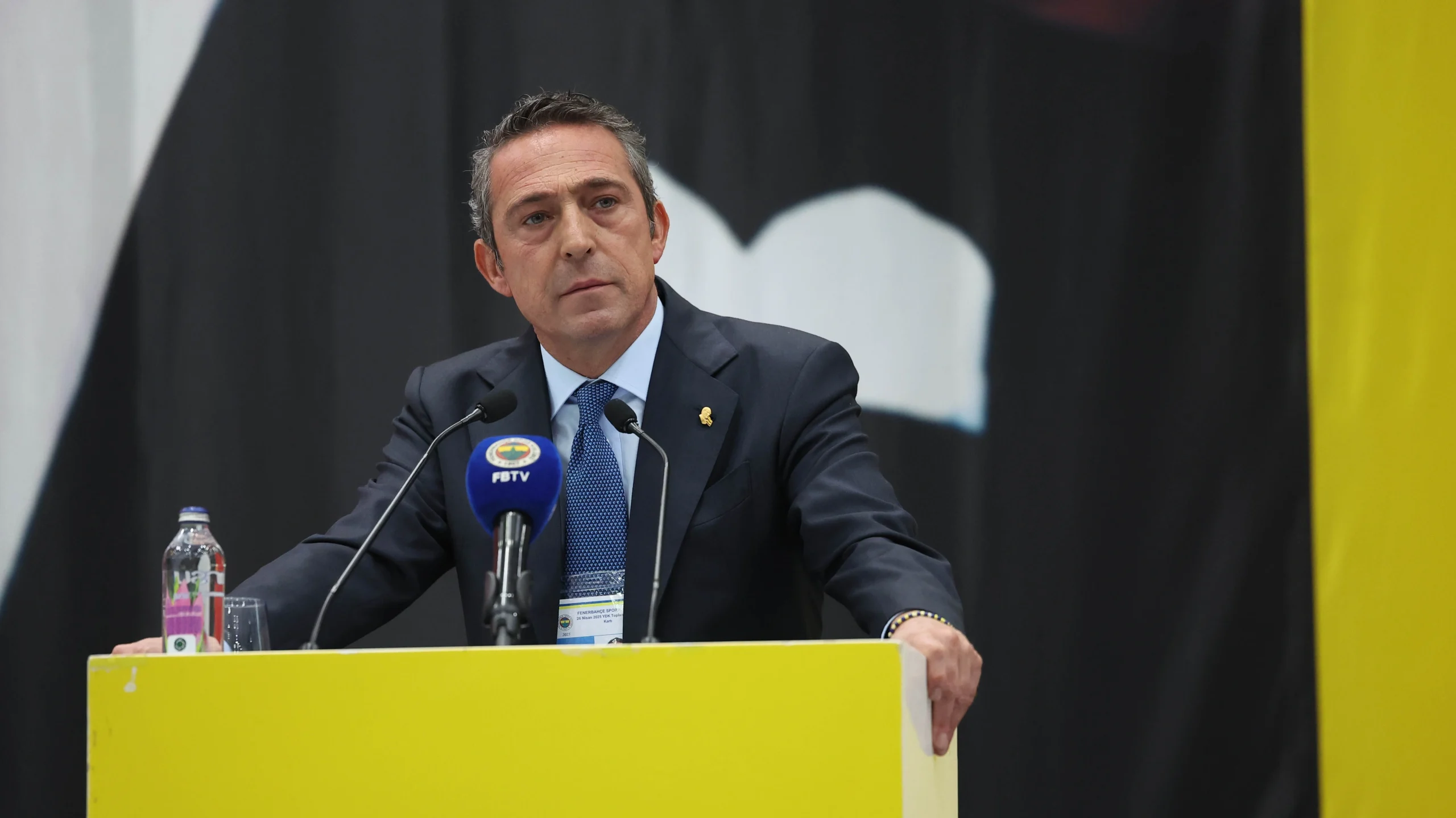 Fenerbahçe Başkanı Ali Koç , sarı lacivertli kulübün Yüksek Divan