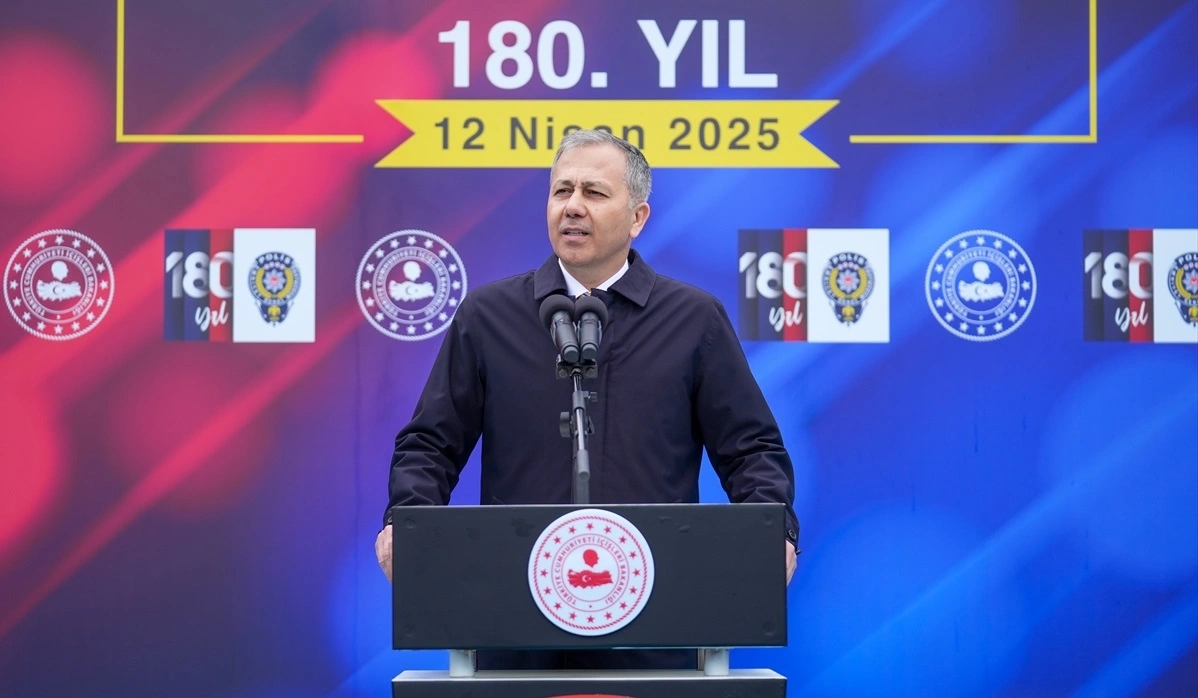 İçişleri Bakanı Ali Yerlikaya Bayrampaşa Çevik Kuvvet Şube Müdürlüğü’nde polislerle