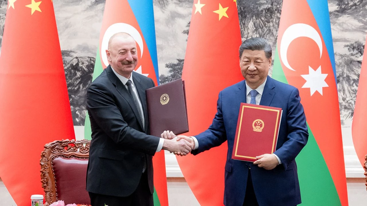 Çin Devlet Başkanı Şi Cinping ve Azerbaycan Cumhurbaşkanı İlham Aliyev,