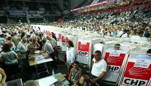CHP'nin 21. Olağanüstü Kurultayı'nda genel başkanlık için üç aday yarışacak.