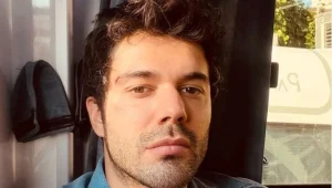 Çift Kişilik Oda Dizisinin Teoman’ı Kim? Batuhan Ekşi Kaç Yaşında,