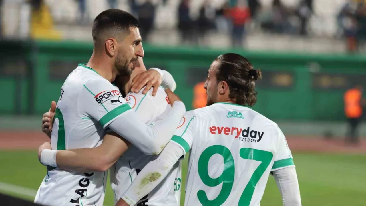 Trendyol 1. Lig’in 33. haftasında Alagöz Holding Iğdır FK, sahasında
