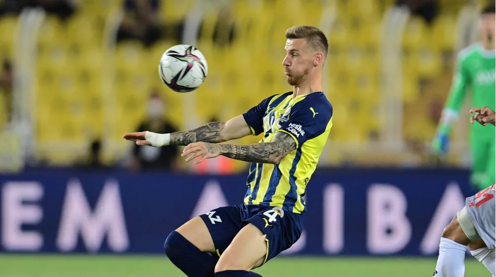 Fenerbahçe’nin deneyimli futbolcusu Serdar Aziz’in futbolu bırakacağına dair iddialar son