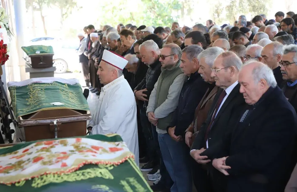 Denizli’nin tanınan simalarından ve başarılı teknik direktörlerinden Ersun Yanal’ın annesi