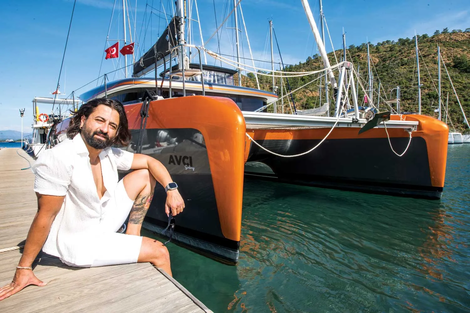 Ünlü şarkıcı Koray Avcı, son dönemde yaşam tarzıyla gündemden düşmeyen