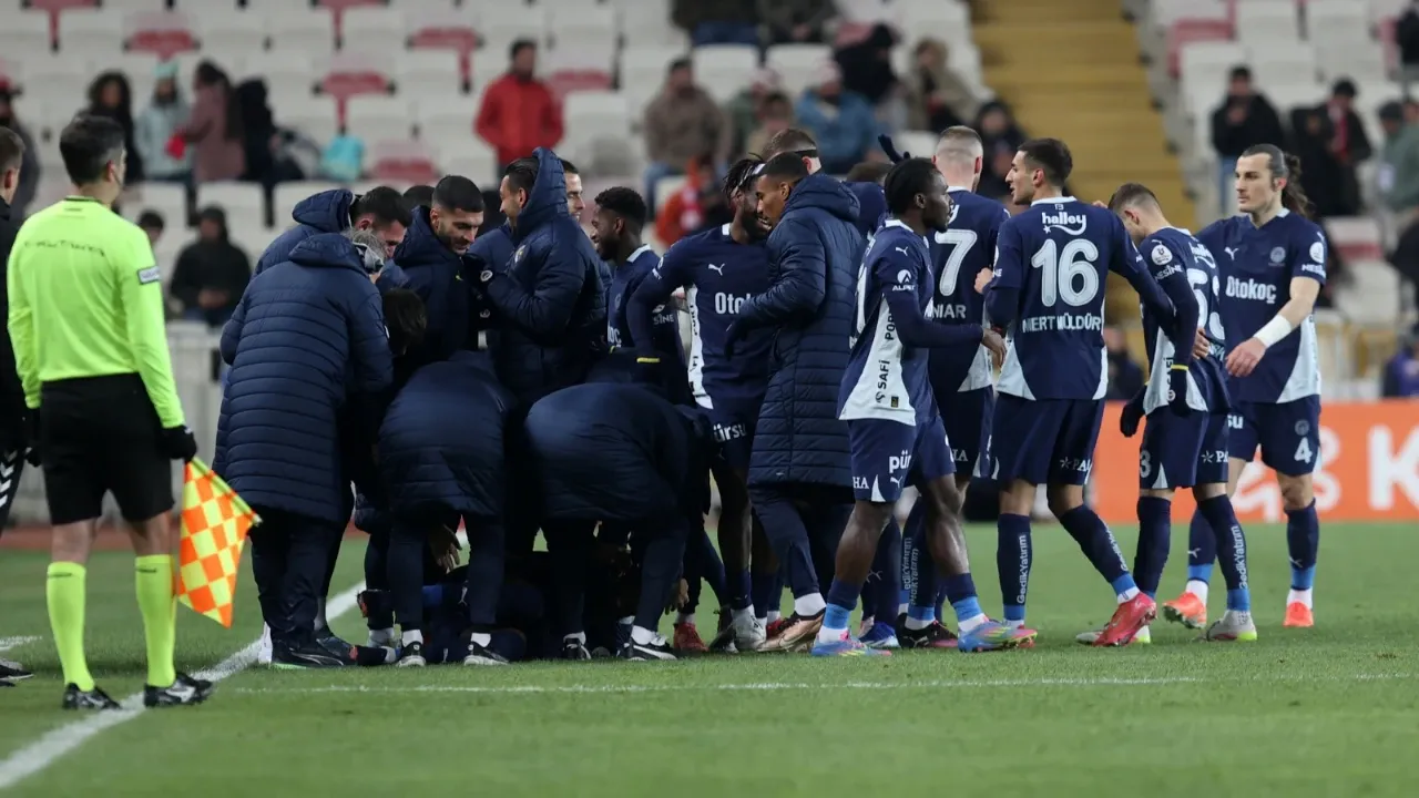 Trendyol Süper Lig’in 31. haftasında Fenerbahçe, deplasmanda karşılaştığı Sivasspor’u 3-1