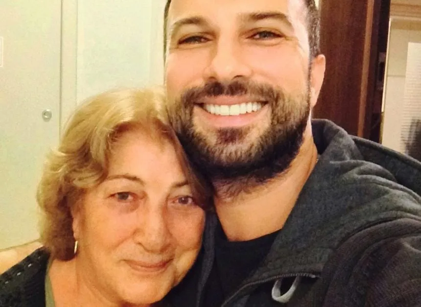Megastar Tarkan, annesi Neşe Tevetoğlu’nun ani vefatıyla derin bir acı
