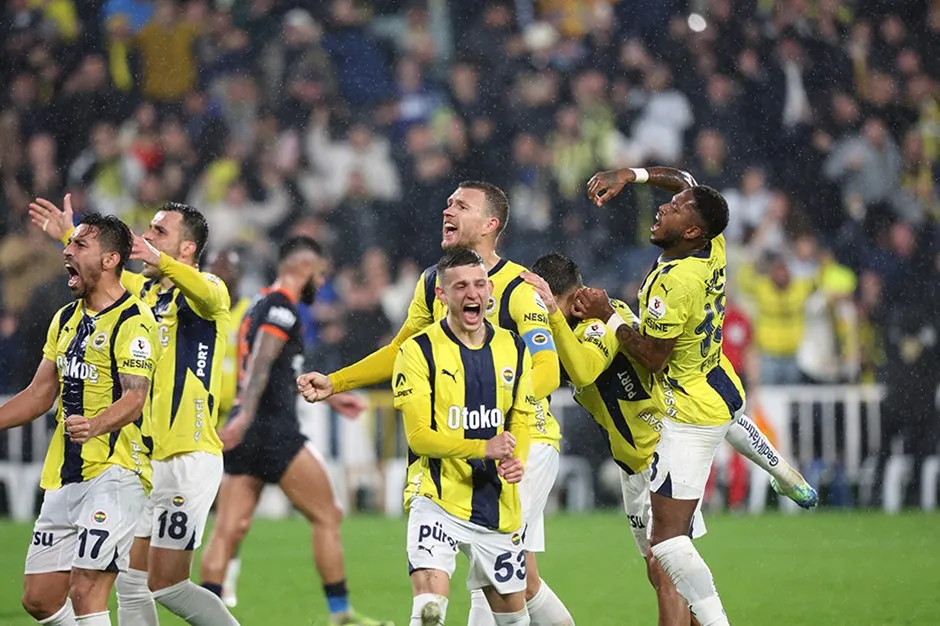 Süper Lig’de 2025 sezonu, Fenerbahçe için beklenmedik bir şekilde parlıyor.