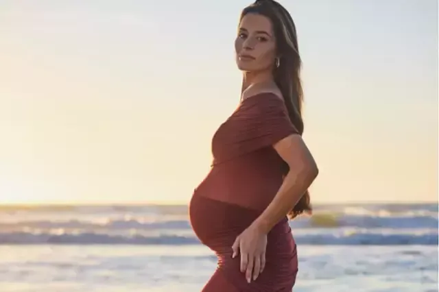 Avustralyalı oyuncu Madeleine West, 47 yaşında yedinci çocuğunu dünyaya getirdi.