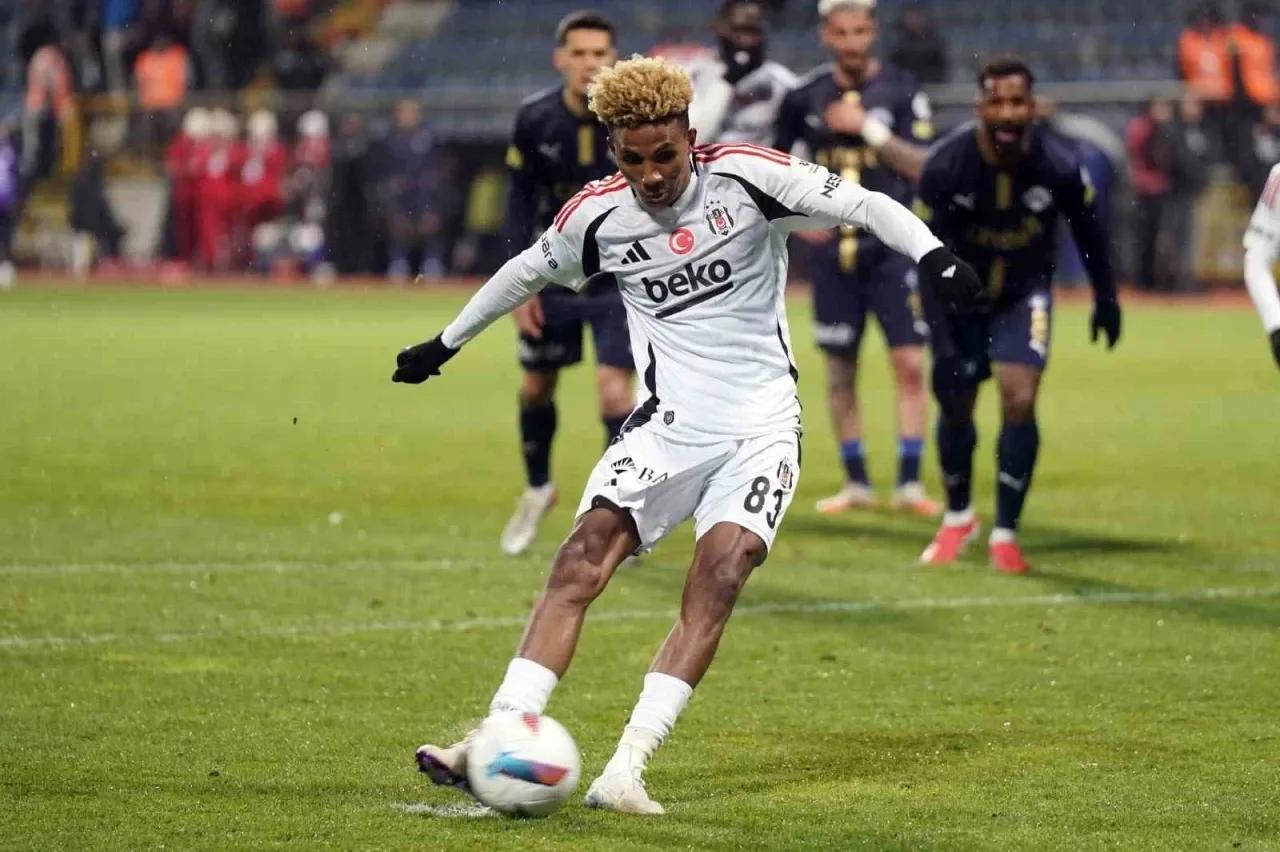 Trendyol Süper Lig’de Avrupa kupaları hedefiyle mücadele eden Beşiktaş’ta yönetim,