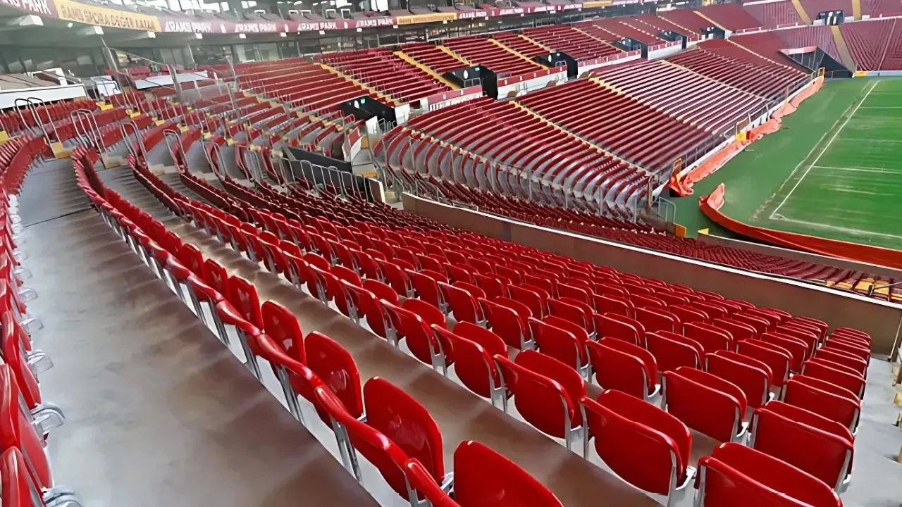 Galatasaray, bu sezon şampiyonluk mücadelesi verirken bir yandan da yeni