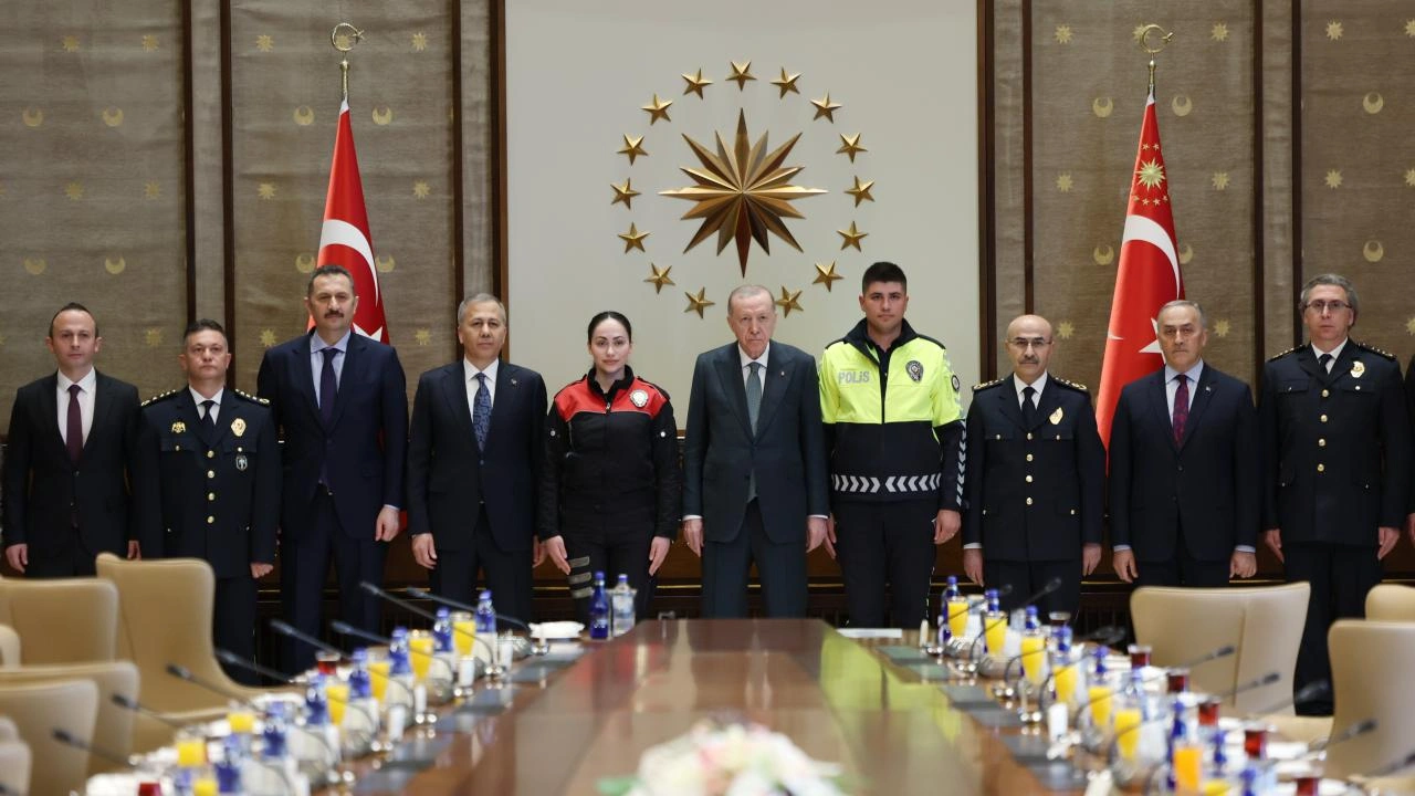 Cumhurbaşkanı Recep Tayyip Erdoğan, Cumhurbaşkanlığı Külliyesi’ne gelişinde, Türk Polis Teşkilatı’nın