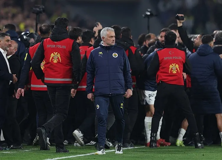 Fenerbahçe-Galatasaray Derbisi Sonrası PFDK Kararları Neler? Jose Mourinho Kaç Maç Ceza Aldı?